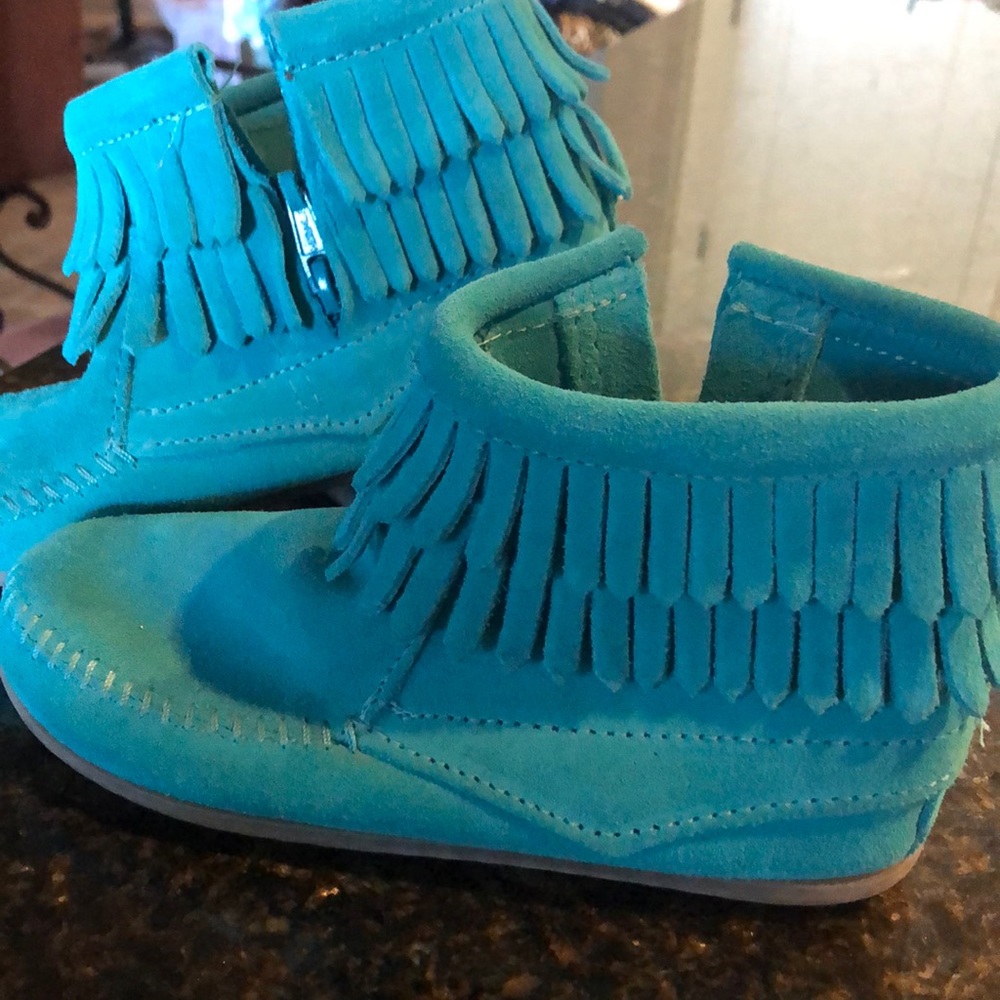 Minnetonka girls ankle boots